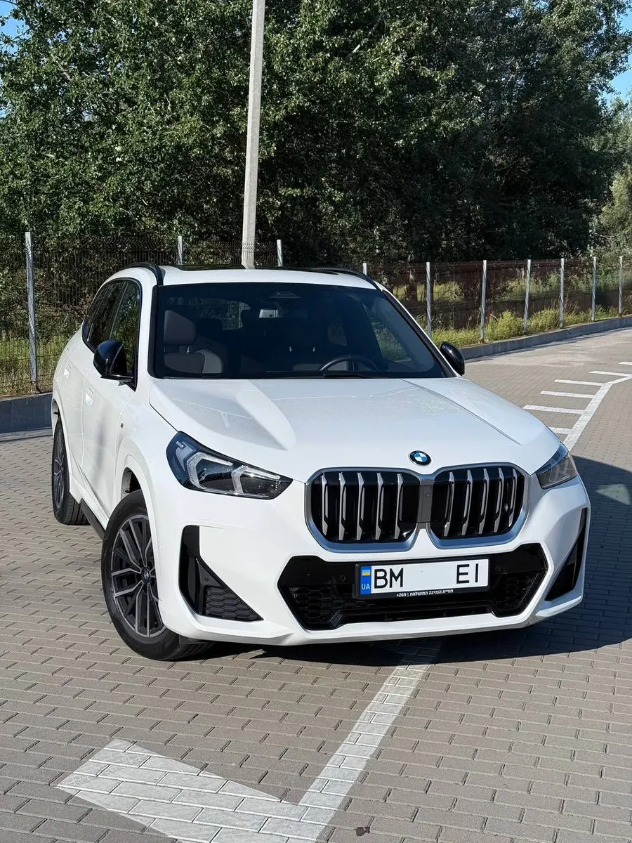 BMW X1 три чверті — реальна машина розіграшу